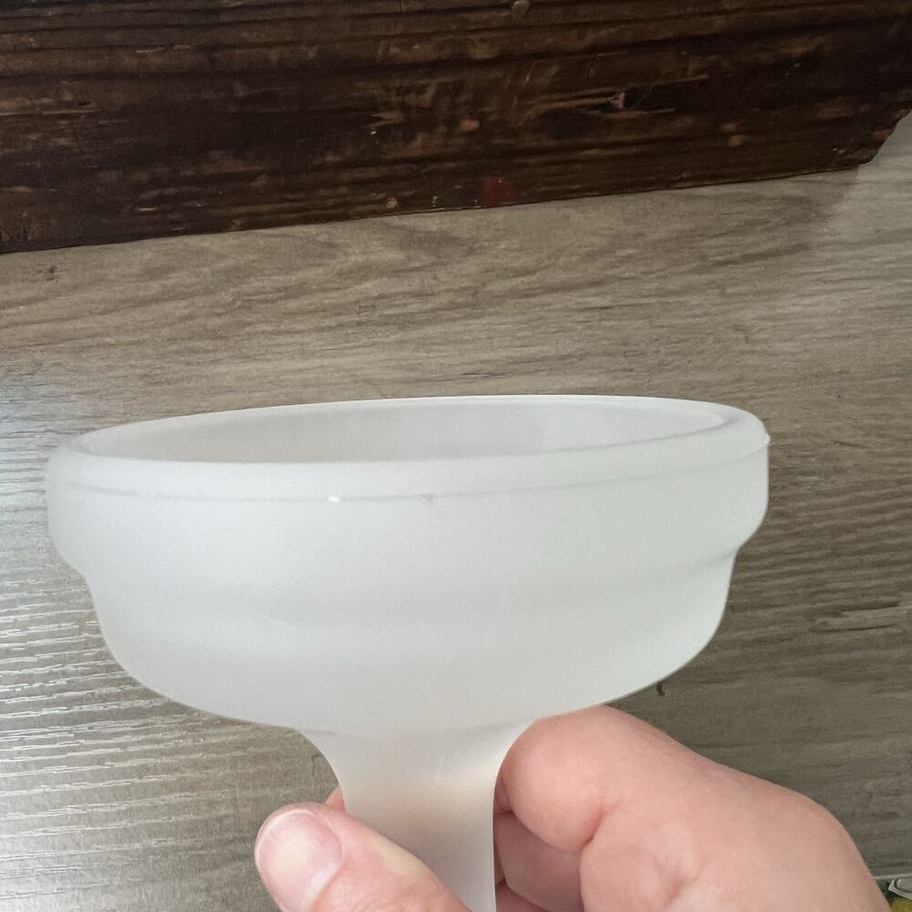 L.E. Smith Vintage Frosted Satin Glass Pedestal Fairy Lamp MCM Pineapple Cut - Picture 4 of 8